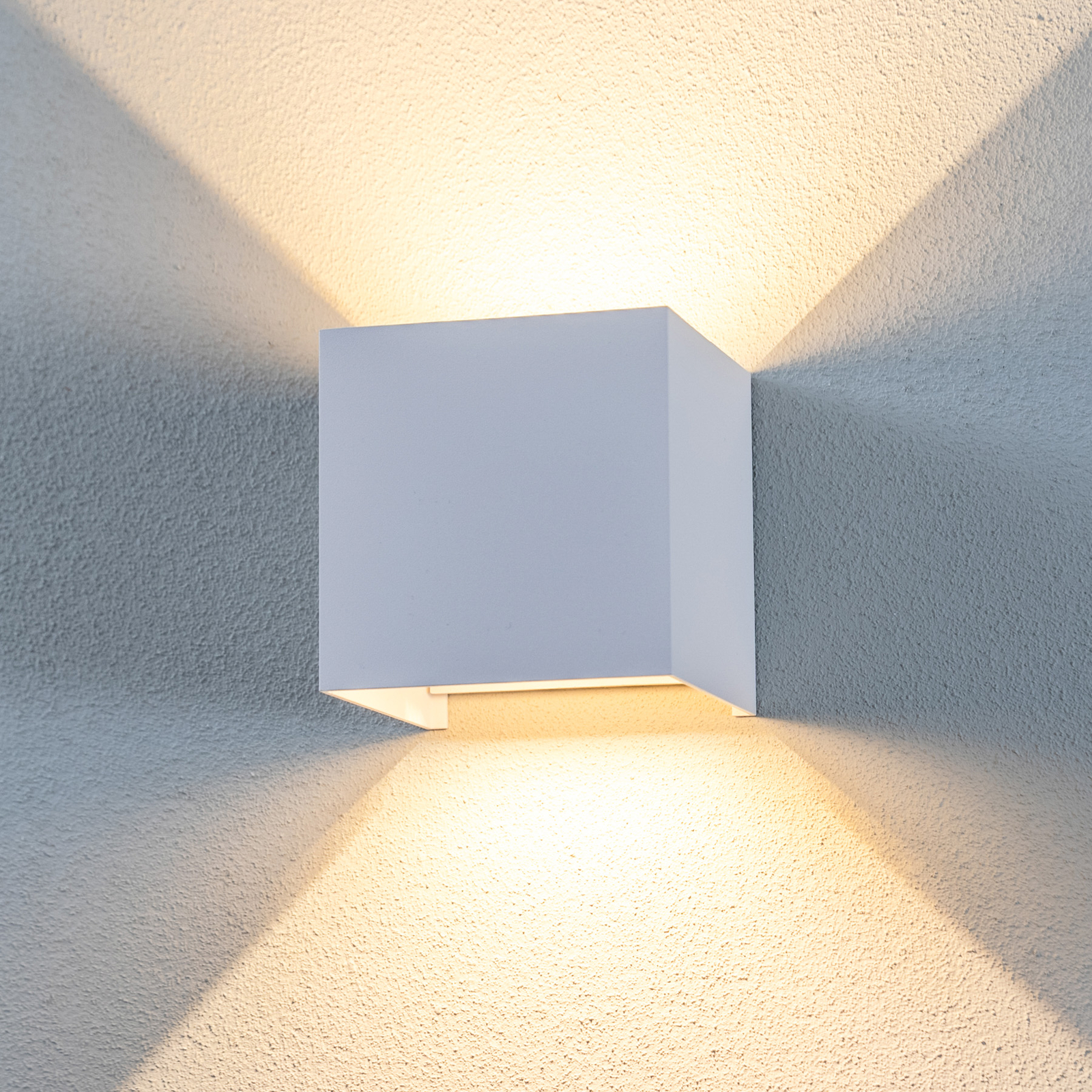 Lindby LED lauko sieninis šviestuvas „Nivar“, stačiakampis, baltas, 10 cm, IP54